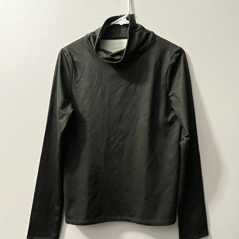 Under Armour‎ dark green funnel neck sweatshirt NWT